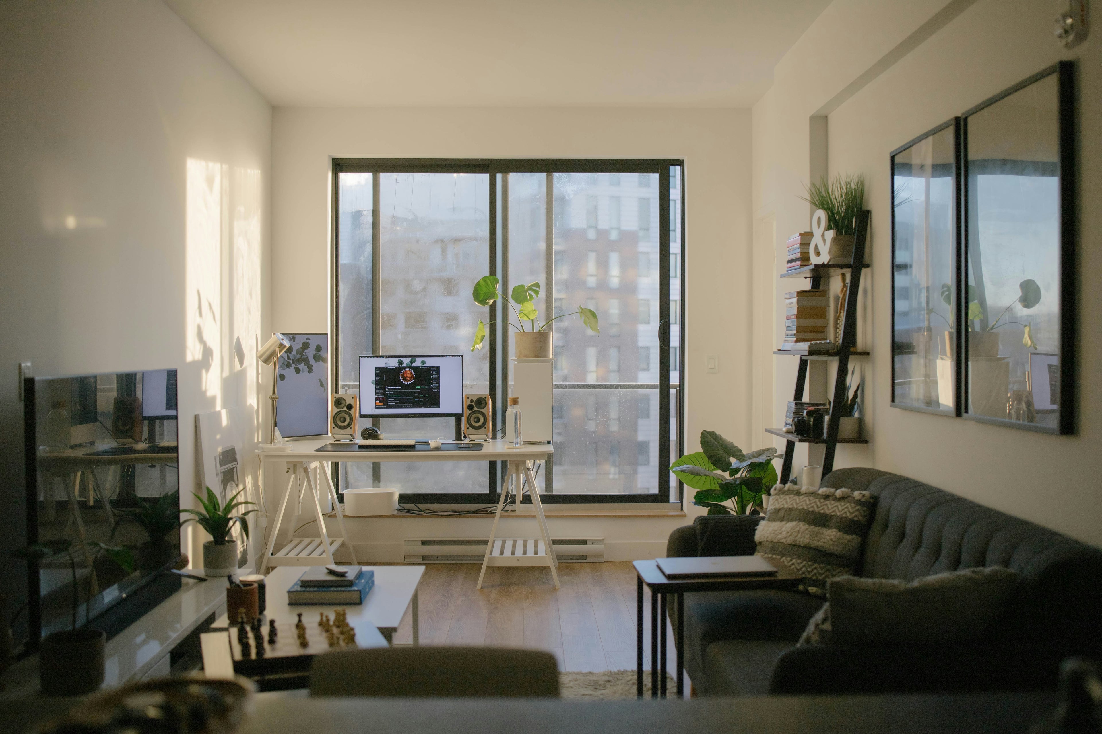 Small Home Office Ideas: Desk Setups Under 6 Square Feet