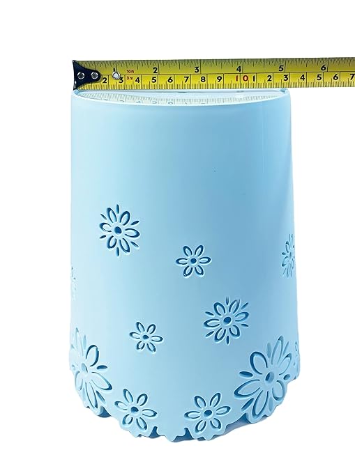 Wastebasket, Hollow Flower Shape Plastic Lidless Wastepaper Baskets Trash Can (Blue, Mini)