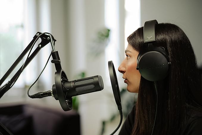beyerdynamic M 70 PRO X Dynamic Broadcast Microphone for Streaming and podcasting with XLR Connector incl. pop Filter and Shock Mount