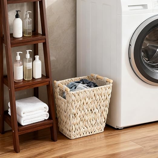 WLLHYF 5 Gallon Wicker Trash Can Handwoven Water Hyacinth Waste Basket Boho Wicker Decor Wastebasket with Handle Waterproof Small Garbage Can for Bedroom Bathroom Office Living Room