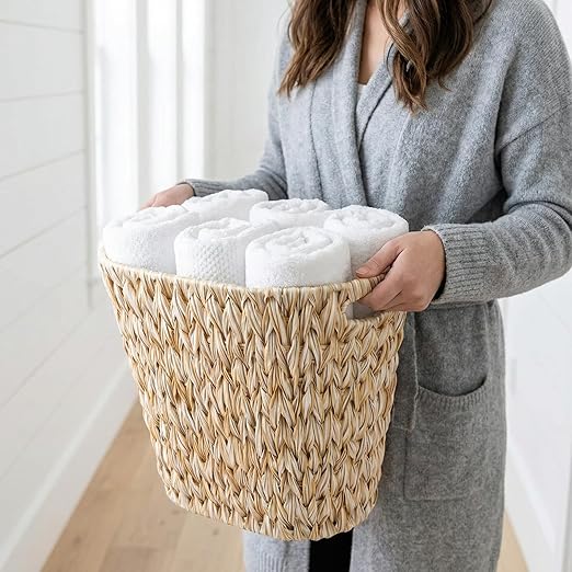 Pumtus Woven Trash Can, Waterproof Plastic Handwoven Waste Basket with Built-in Handles, 5 Gallon Bathroom Bedroom Garbage Container, Decorative Boho Storage Bin for Office, Kitchen, Laundry, Dorm