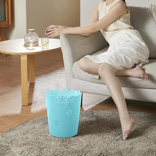 Simple Cute Wastebasket Hollow Flower Shape Plastic Lidless Wastepaper Baskets Trash Can 2.6 Gallons Bathroom Garbage can (Blue, L)