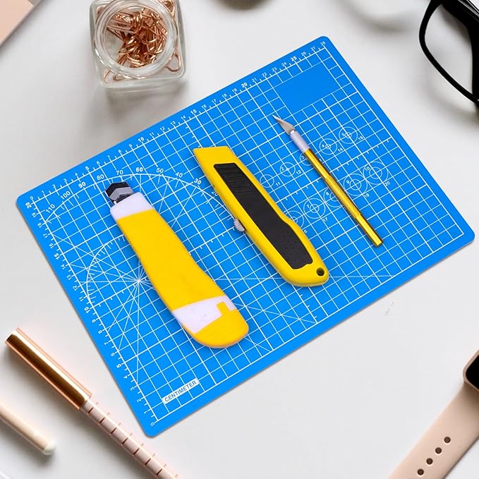 DIYSELF Cutting Mat 9in×12in, Cutting Mats for Crafts, Self Healing Cutting Mat A4, Fabric Cutting Mats Double Side for Sewing, Quilting, Craft Mat for Desktop, Matting & Mounting Materials