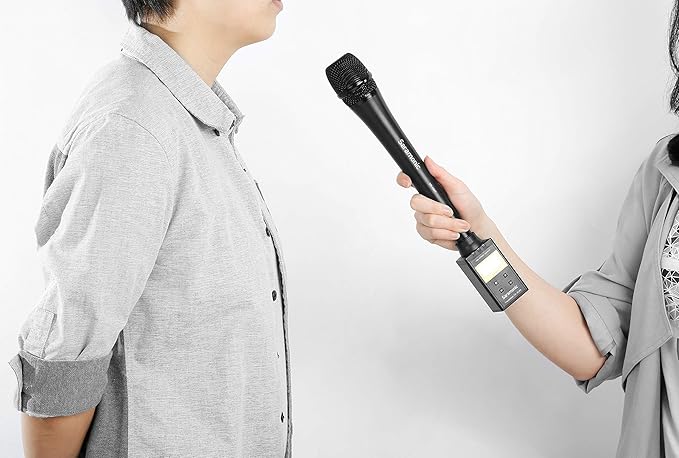 Saramonic Professional XLR Dynamic Hanheld Performance & Interview Microphone (SR-HM7),Black