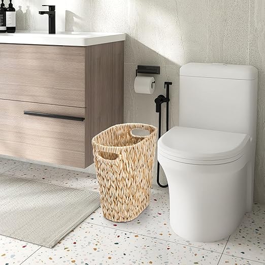 Pumtus Woven Trash Can, Waterproof Plastic Handwoven Waste Basket with Built-in Handles, 5 Gallon Bathroom Bedroom Garbage Container, Decorative Boho Storage Bin for Office, Kitchen, Laundry, Dorm