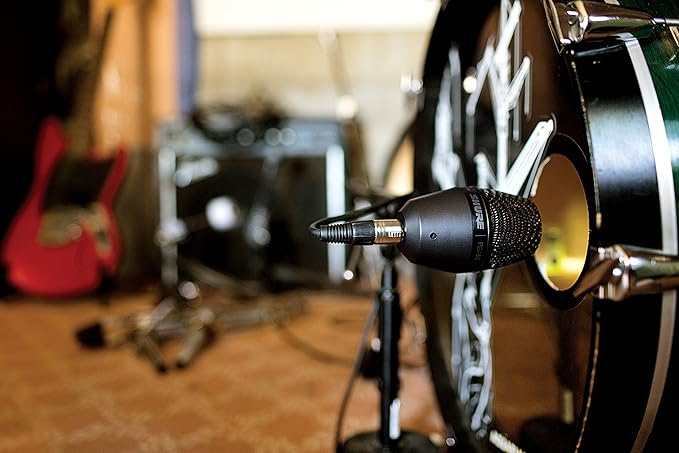 Shure PGA52 Dynamic Microphone - Swivel-Mount Kick-Drum with Cardioid Pick-up Pattern, No Cable (PGA52-LC)